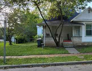 Exterior 2 Beautiful 4-bed House in Bloomington With Sauna