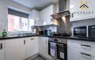 Bedroom 5 ✰OnPoint - Spacious 2 Bed Apt - FREE Parking✰