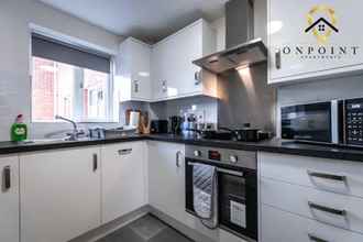 Bedroom 4 ✰OnPoint - Spacious 2 Bed Apt - FREE Parking✰