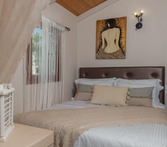 Kamar Tidur 2 Archontiko Koutsis - Luxury Villa Collection