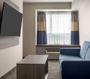 Common Space 4 Microtel Inn & Suites Montreal Airport - Dorval QC