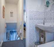 In-room Bathroom 5 Trewent Park - 2 Bed - Freshwater East