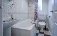 In-room Bathroom 6 Trewent Park - 2 Bed - Freshwater East