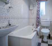 In-room Bathroom 6 Trewent Park - 2 Bed - Freshwater East