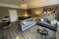 Ruang untuk Umum Impeccable 4-bed Apartment in Central Bath