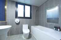 Toilet Kamar Danube HOTEL