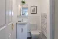 In-room Bathroom Luxury Glasgow Flat in the Heart of the Westend