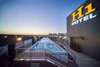 Swimming Pool H1 Hotel