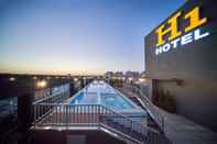 Swimming Pool H1 Hotel