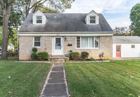 Others Charming Cape Cod Home - Just 15 Min From Downtown! 4 Bedroom Home by Redawning