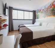 Bedroom 2 Hotel BestPrice Girona