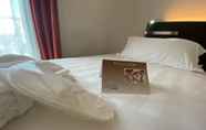 Bedroom 7 Hotel Card International