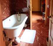 Toilet Kamar 7 Charming 4-bed Cottage in Pedrogao Grande