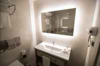 In-room Bathroom Dovv Hotel