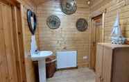 In-room Bathroom 7 Impeccable 1-bed House in Retford Close to A1