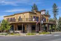 Exterior Ski Inn Taphouse Hotel