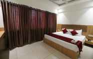 Phòng ngủ 2 HOTEL SHAGUN ROOMS & BANQUET Surat