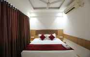 Phòng ngủ 4 HOTEL SHAGUN ROOMS & BANQUET Surat