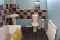 In-room Bathroom New Cross Mews 4 Bedroom 2 Bathrooms Fast Wifi Parking Sleeps up to 12