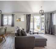 พื้นที่สาธารณะ 7 Stunning 2-bed Apartment in Newton Abbot