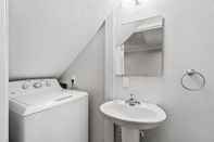 In-room Bathroom Misty Harbor Townhome #15
