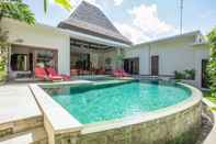 Swimming Pool Villa Suliac