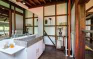 Phòng tắm bên trong 4 Villa Sembunyi