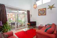 Lobby Special 3 Bedroom Townhouse With Parking in Bristol