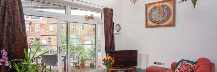 Lobby Special 3 Bedroom Townhouse With Parking in Bristol