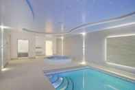 Swimming Pool Mono Luxe Villa in Newcastle Upon Tyne
