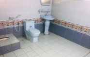 ห้องน้ำภายในห้อง 4 Bagh Bala Hotel