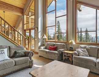 Lobi 2 Coyote Creek - Large Ski In/Ski Out Chalet with Amazing Views & Private Hot Tub