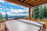 Ruang Umum Coyote Creek - Large Ski In/Ski Out Chalet with Amazing Views & Private Hot Tub