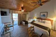 Bedroom Whispering Pines Lodge