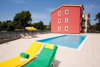 Swimming Pool Residence Kamenjak Premantura