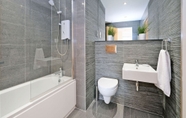 In-room Bathroom 7 Stunning two Bedroom Home in West End Area of Aberdeen