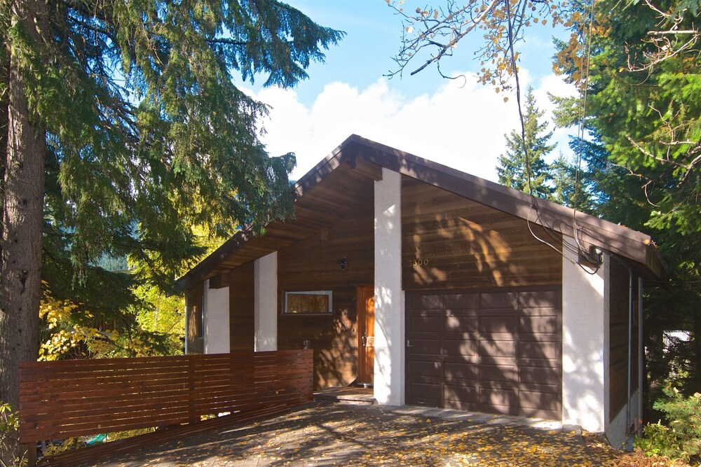 Exterior Lakefront Chalet with private dock