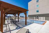Swimming Pool La Quinta Inn & Suites By Wyndham Ardmore