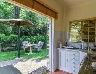 Bedroom 2 Bushwillow Spacious Cottage for 2 People With Private Garden Access