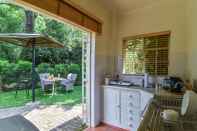 Bedroom Bushwillow Spacious Cottage for 2 People With Private Garden Access