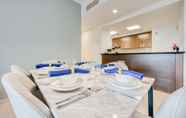 Restaurant 2 Capital Living On Reem: The Arc Towers