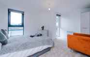 Kamar Tidur 5 ✰Spacious & Modern 2 Bed Apt, 5 Mins from Leeds!