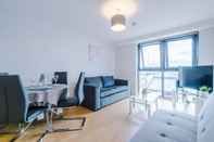 Common Space ✰Spacious & Modern 2 Bed Apt, 5 Mins from Leeds!