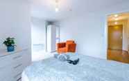 Kamar Tidur 4 ✰Spacious & Modern 2 Bed Apt, 5 Mins from Leeds!