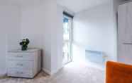 Kamar Tidur 6 ✰Spacious & Modern 2 Bed Apt, 5 Mins from Leeds!