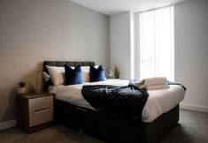 Bedroom 2 ✰Spacious 2 Bedroom Flat, Close to Train Station✰