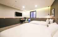 Bilik Tidur 6 Gupo Brown-Dot Hotel