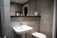 In-room Bathroom Modern 2 Bedroom Flat City Centre with Parking/Balcony