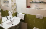 In-room Bathroom 4 Caprioara Spa&Wellness Resort