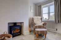 Common Space Luxury 1 bed Cottage With hot tub and log Burner